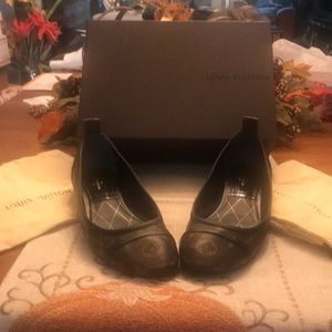 Sweet pair of LV shoes.